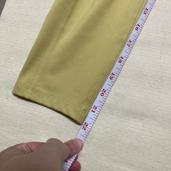 Girlfriend Collective S pear shade high rise side pocket leggings - Picture 3 of 11